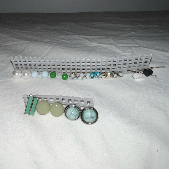 🌸3 FOR 5🌸 11 silver earrings green and blue - Picture 1 of 1